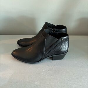 Simply Vera Vera Wang Black Textured Ankle Booties